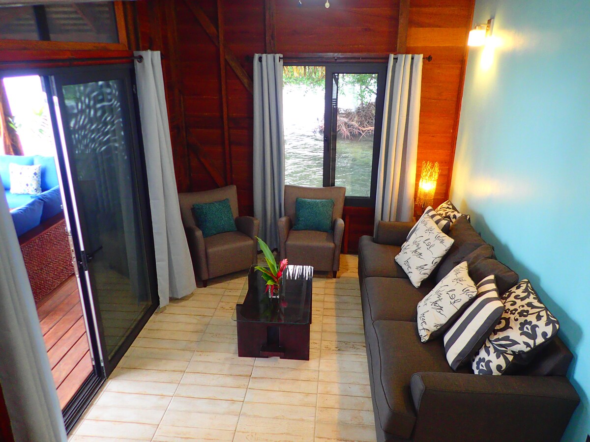 Obývačka s výhľadom na oceán