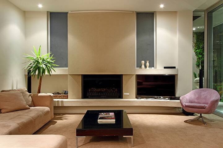 CampsBay Villa, large pool, by beach, view, garden gallery image 2