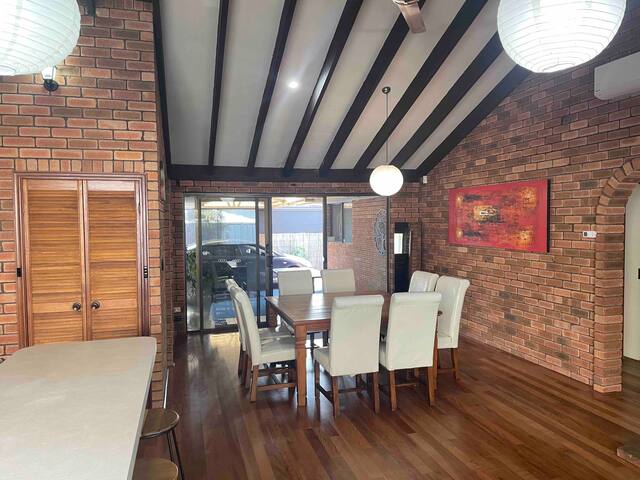 Beach house 9 beds plus villa 2 beds gallery image 5