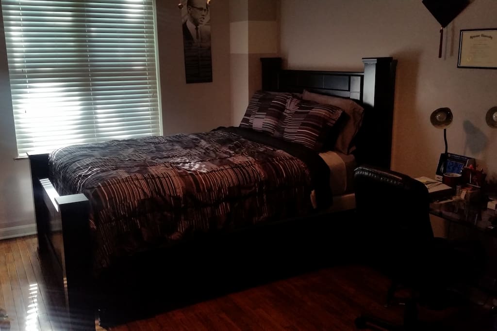 Queen bedroom with writing desk. Drawer and Closet space available.