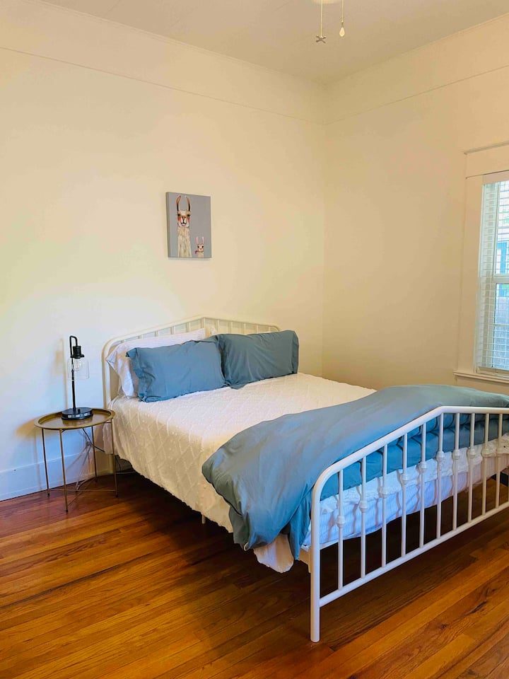 Dormitorio 2 - Colchón cómodo tamaño queen