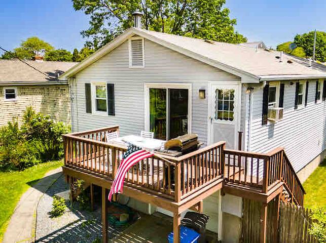 Walk to the beach. Huge beach house gallery image 4