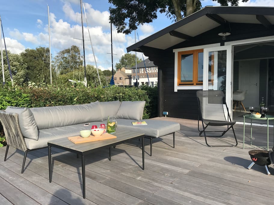 Lounge set and chairs