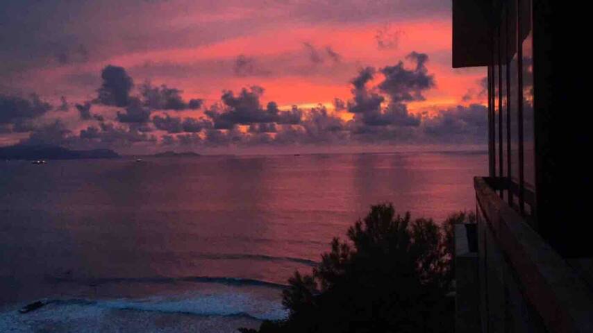 Habitación en  casa reformada( 1a línea del mar.
