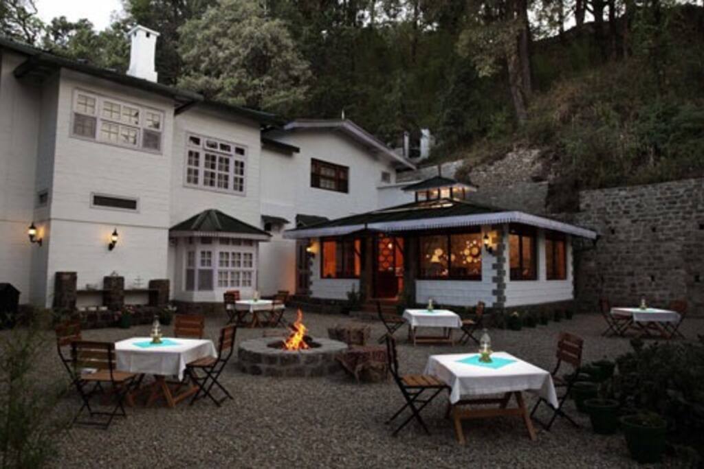 Dine out in courtyard