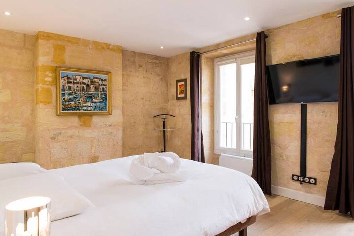 THE place to stay – 2 Bedrooms – Grand Théâtre gallery image 5