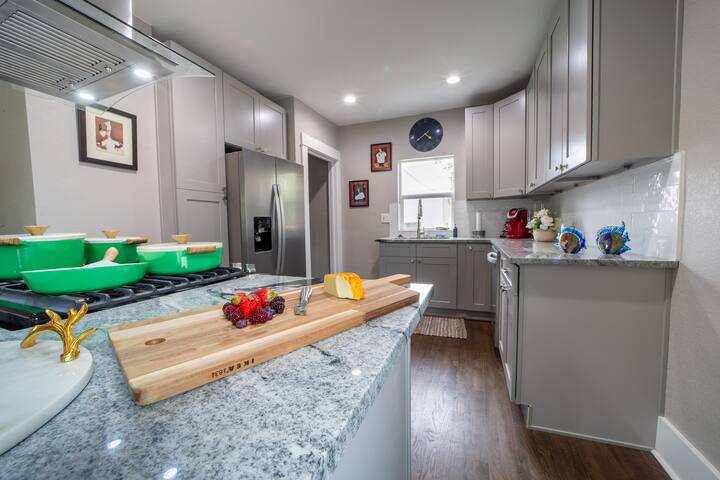 Elegant and Bright 4BR Home near DTWN and RiNo gallery image 3