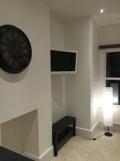Flat screen TV with Freeview