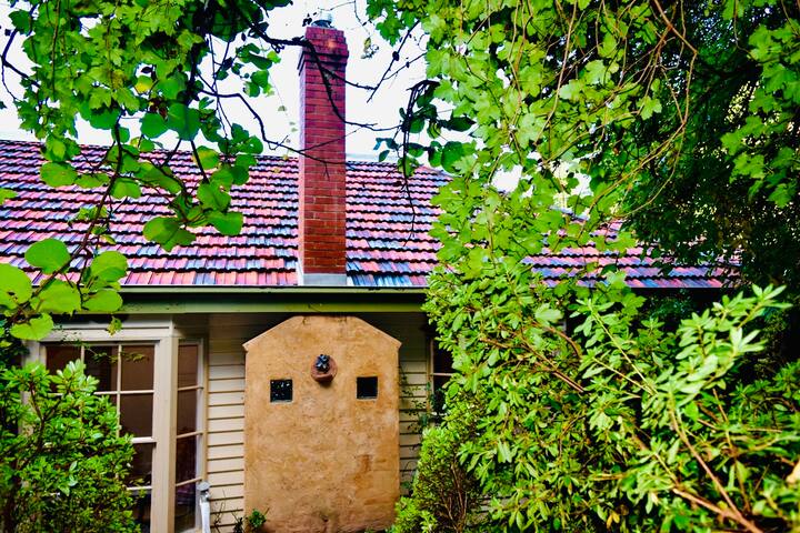 Secluded Villa with Lush Gardens, Spa & Fireplace gallery image 5