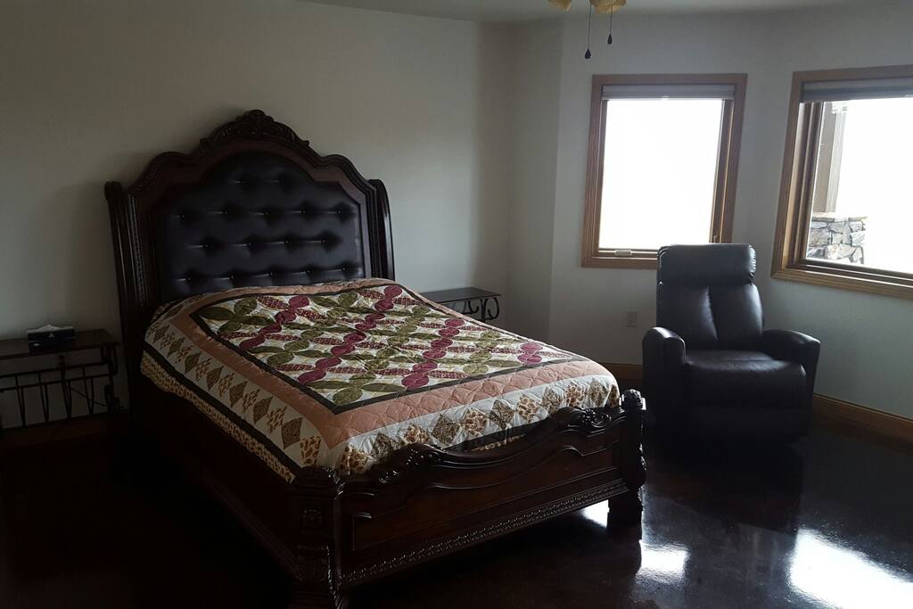 Queen bedroom