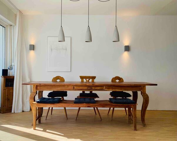 great townhouse / near city/ oktoberfest gallery image 3