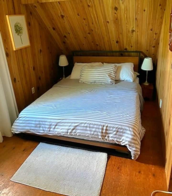 1 nga 2 dhomat e gjumit lart- krevat dopio "queen"