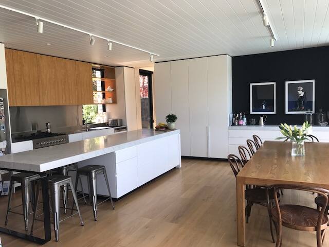 Beachside Light-filled Architectural Home