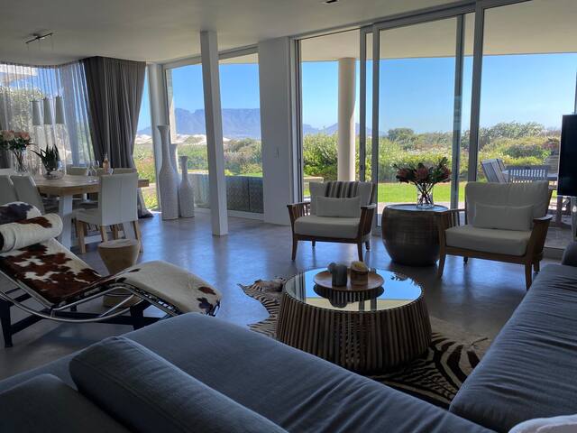 Luxury beachfront villa in Dolphin Beach, sleeps 6 gallery image 3