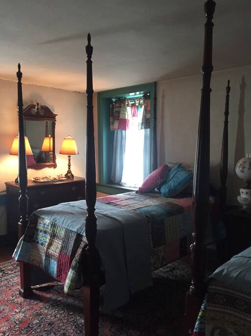 Rochambeau Suite - Blue room with twin four poster beds.