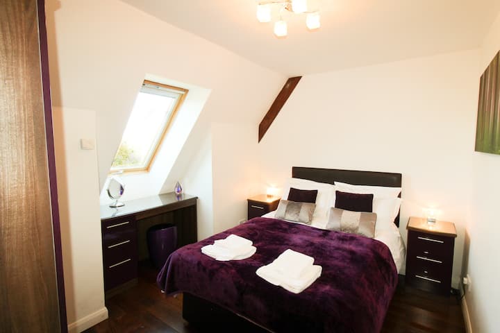 Upstairs double room. Then.