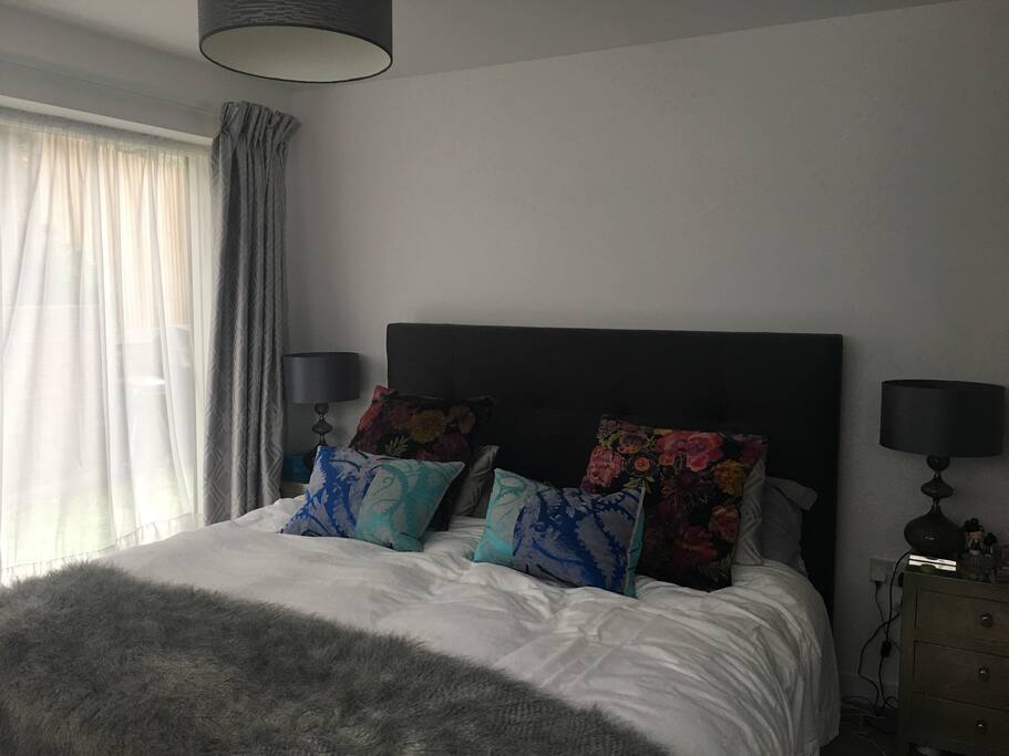 Master Bedroom, Super King bed
