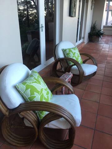 Bronte 3 bed beachfront home w/ garden & parking gallery image 4