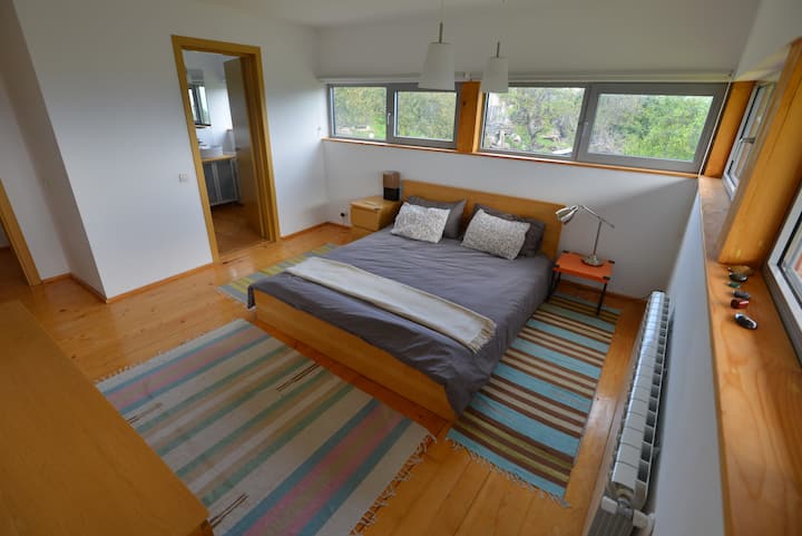 Dormitorul 1 cu baie proprie