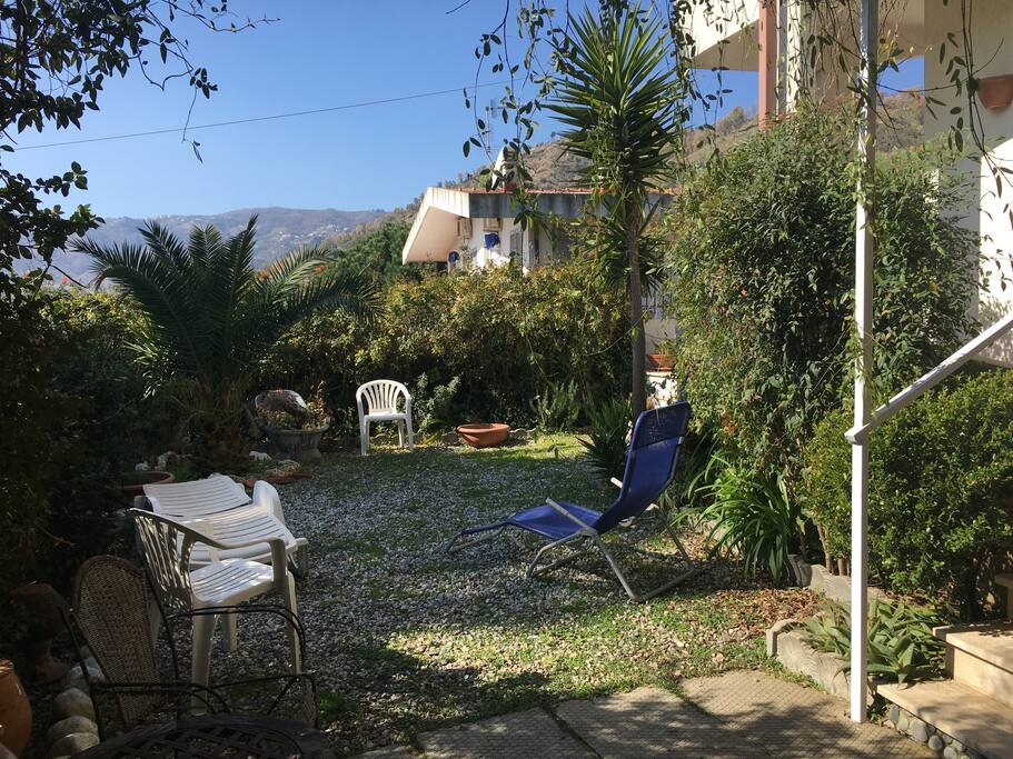 giardino con ghiaia