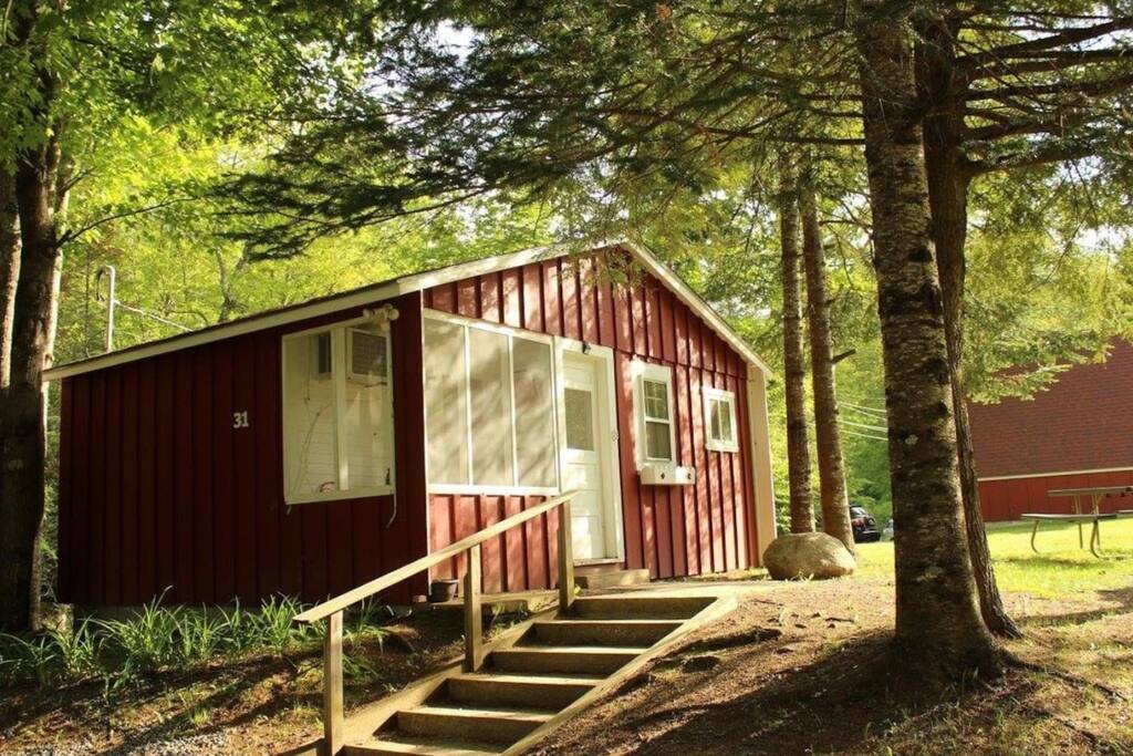 Cozy Red Sleigh Cabin Sleeps 34 (cabin 31) Cabins for Rent in