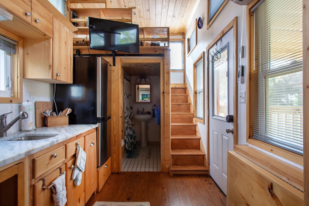 Cleanspaciousecotiny House Big Living On Hgtv Tiny Houses For Rent