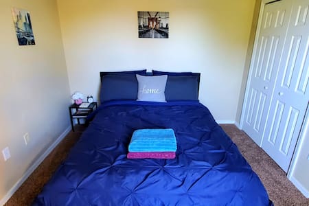 Cheap, Clean, Quite, Private, Modern, Queen Bed.