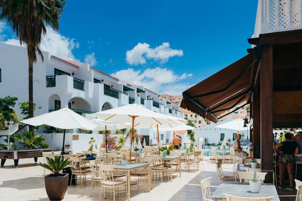 Pool bar, open 12 hours.
Wifi free zone.