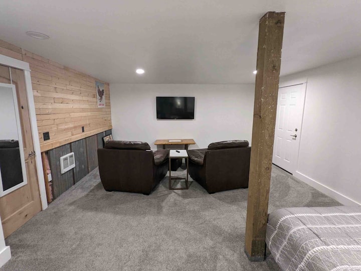 ห้อง “โรงละคร” ชั้นใต้ดินแสนอบอุ่น