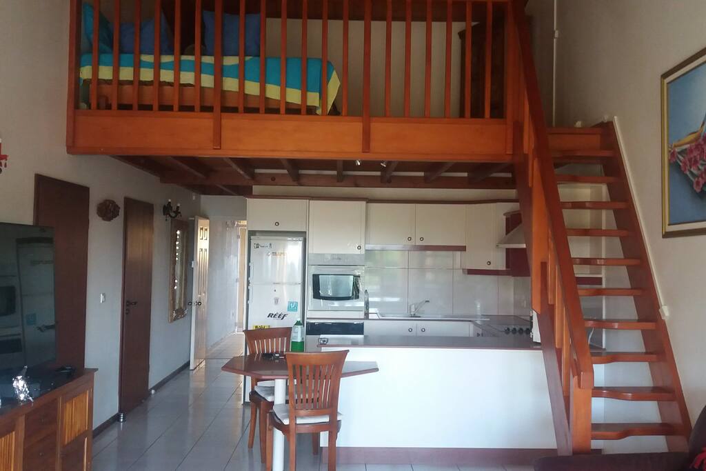 Cuisine et mezzanine double lit