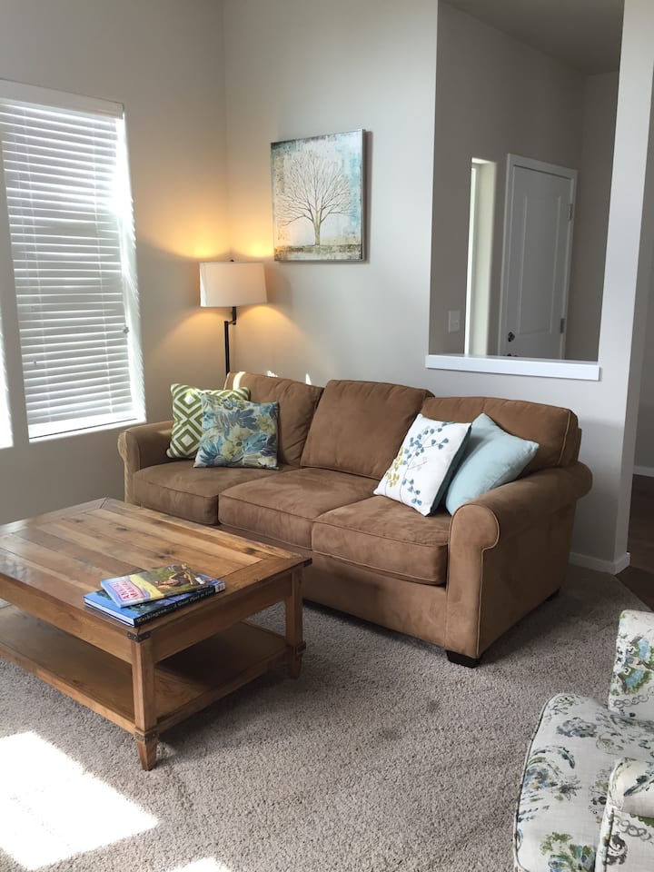 Beautiful cottage downtown in Kendall Yards Houses for Rent in