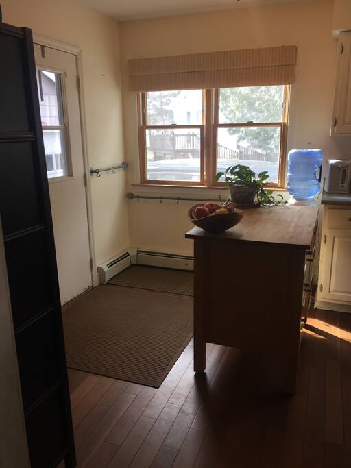 Entry/Kitchen