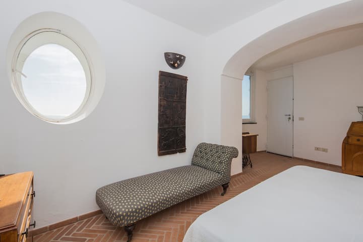 ห้องนอนหลักที่มีทางเข้าบ้านที่ 2