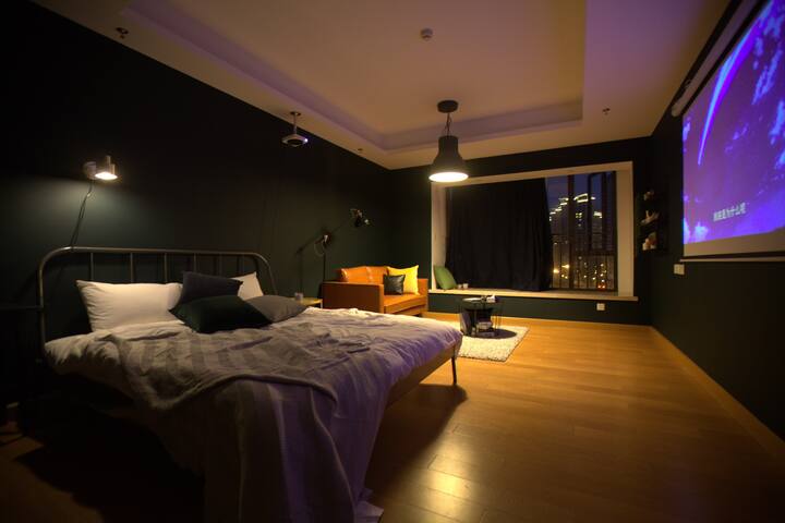 【瓶瓶家】近春熙路/地铁口/墨绿金/100寸投影/大床房/简约复古