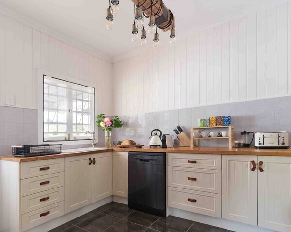 Black Cockatoo Tyalgum gallery image 5