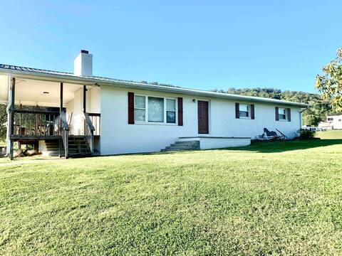 Family Farmhouse on Horse/Cattle Farm