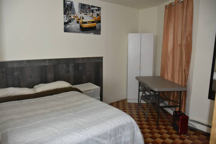 4bdr 1 bath apartment, Hudson Yards, 63F gallery image 3