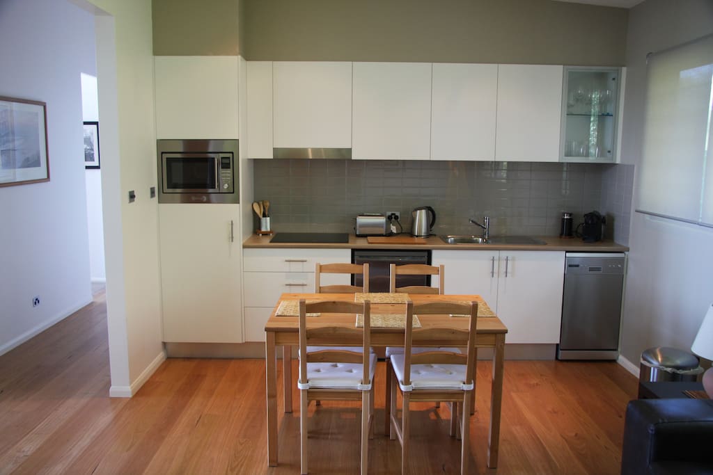 Kitchen & Dining