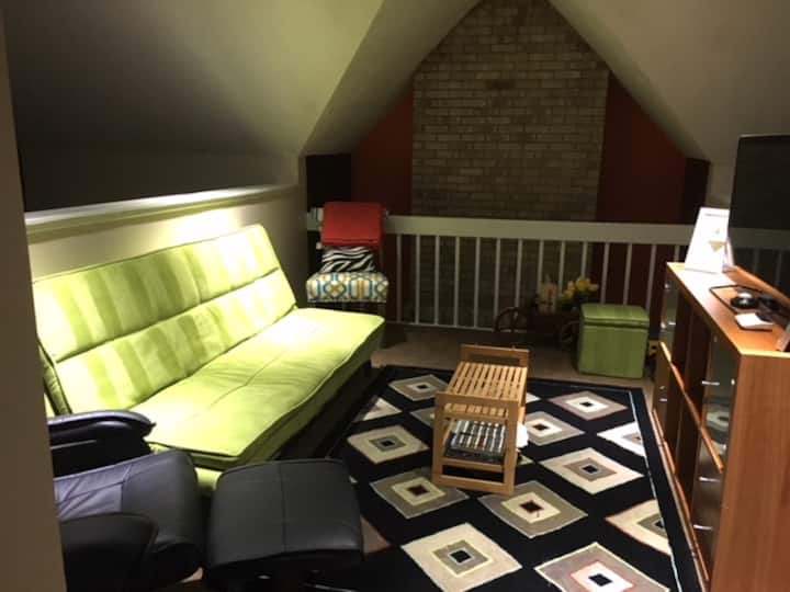 Beautiful Abode With Pool, Home Away From Home! - Bellingham, MA