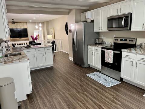 Convenient, spacious 3BR 2.5Ba townhouse w/parking