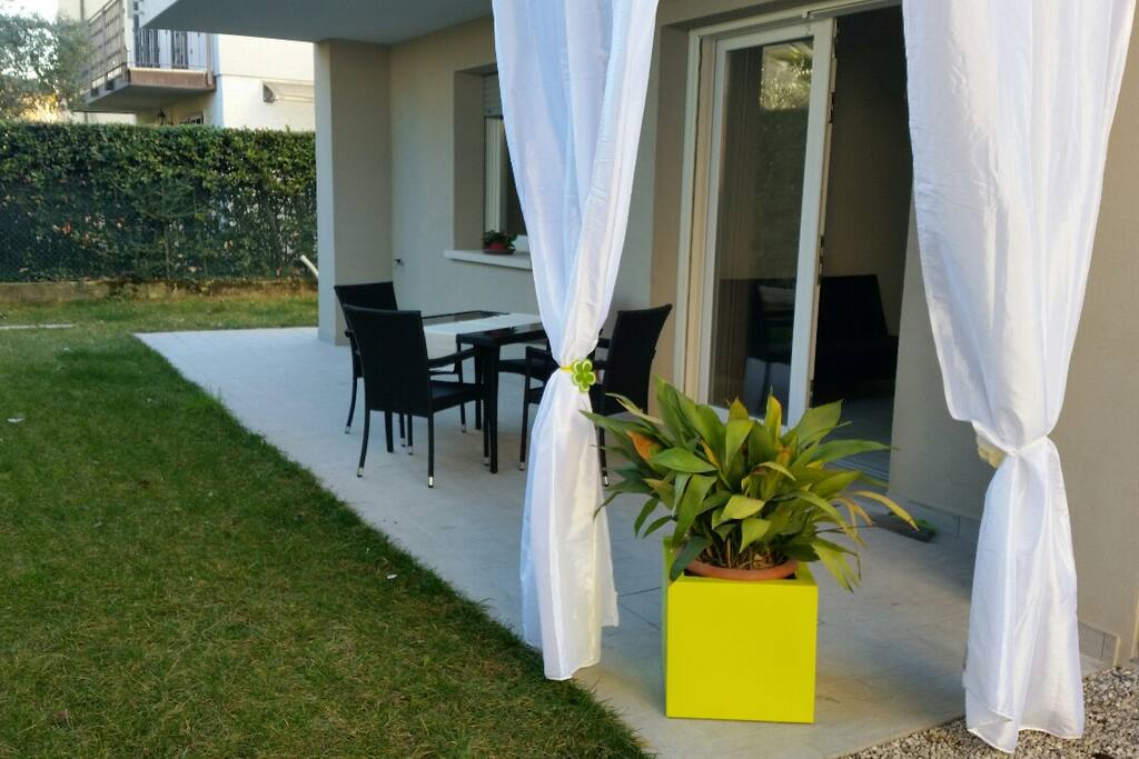 Veranda con giardino