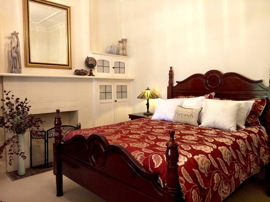 A romantic weekend away in the Tanunda Room. Magnificent mahogany furniture, air conditioner, fireplace, private bathroom with underfloor heating and access to the kitchenette, formal lounge room and dining room. Your sensational breakfast is included - a buffet all you can eat breakfast and a choice of a hot serve choice from our menu. You tea or coffee is made to order.