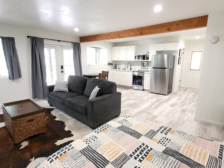 Საცხოვრებელი სივრცე/სამზარეულოს ხედი