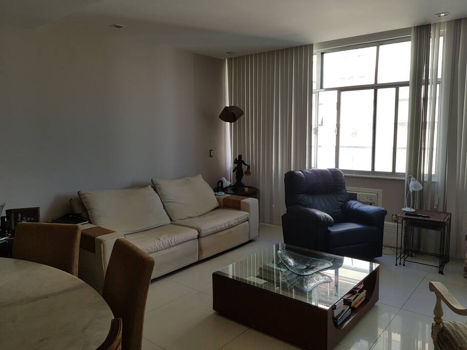 sala, foto de outro ângulo
