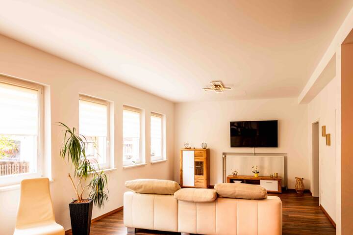 החלונות אטומים לרעש שלנו עוזרים לכם להירגע בדירה המרווחת שלנו