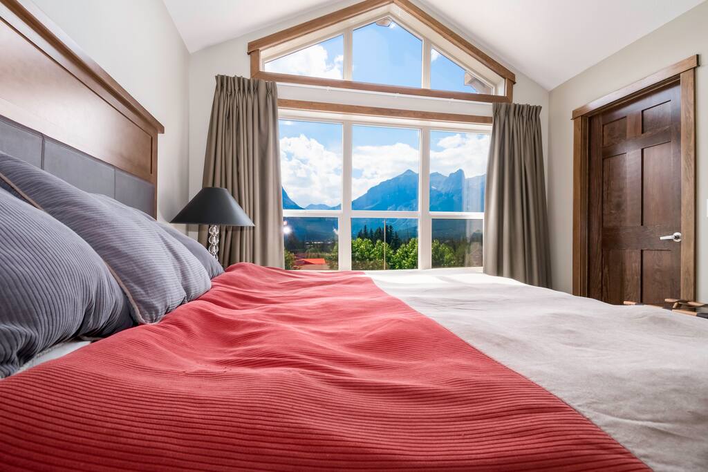 Second bedroom with a wonderful view.