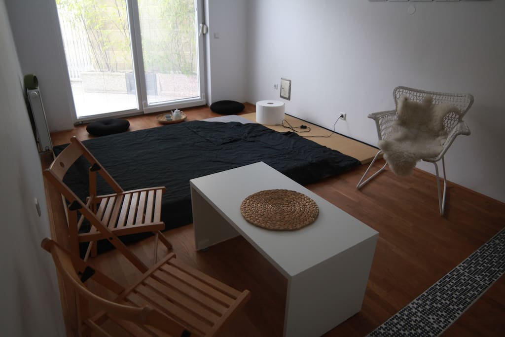 minimalistic japanese tatami with futton bad