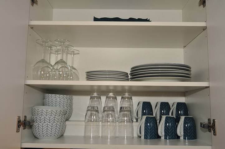 Stunning view! High rise 2bed free parking & pool gallery image 3