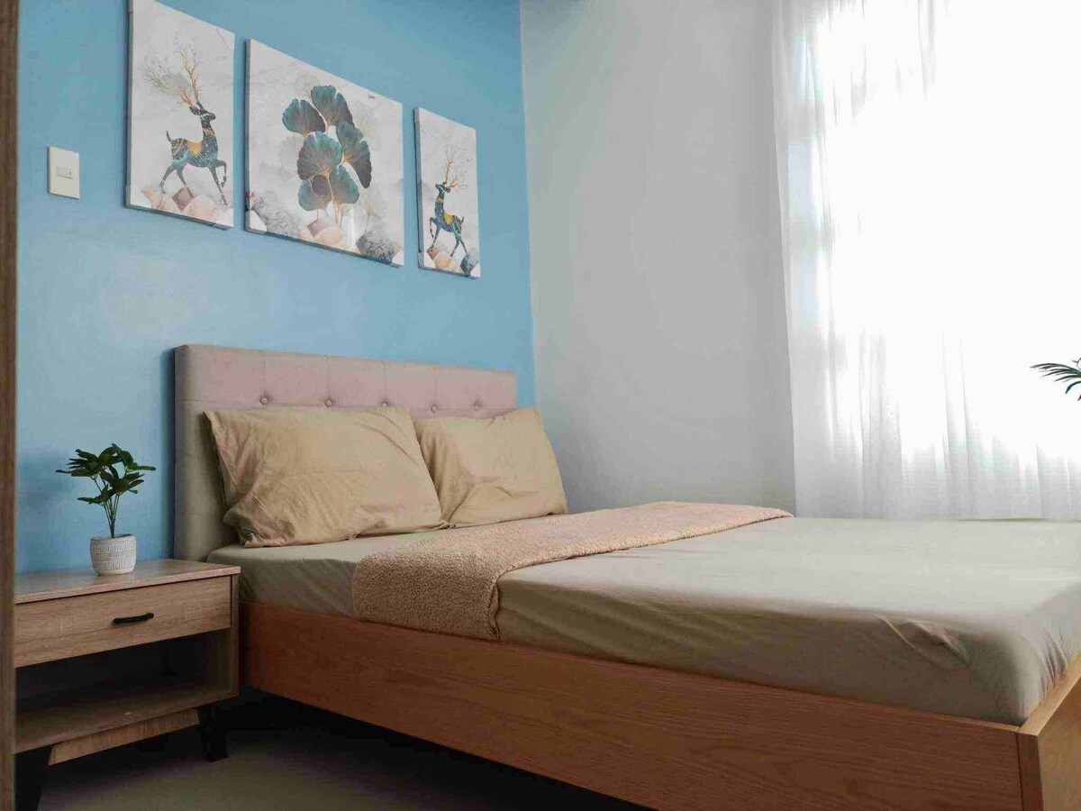 Dhoma e dytë e gjumit me krevat me madhësi të plotë