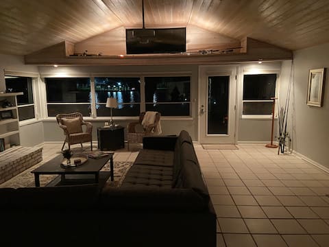 Top Airbnb: Tampa Bay Waterfront Home in Ruskin